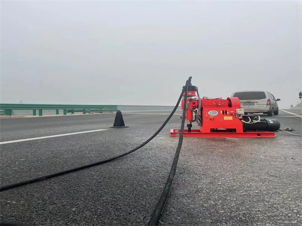 鲅鱼圈马路路基路面开裂下沉注浆加固灌浆